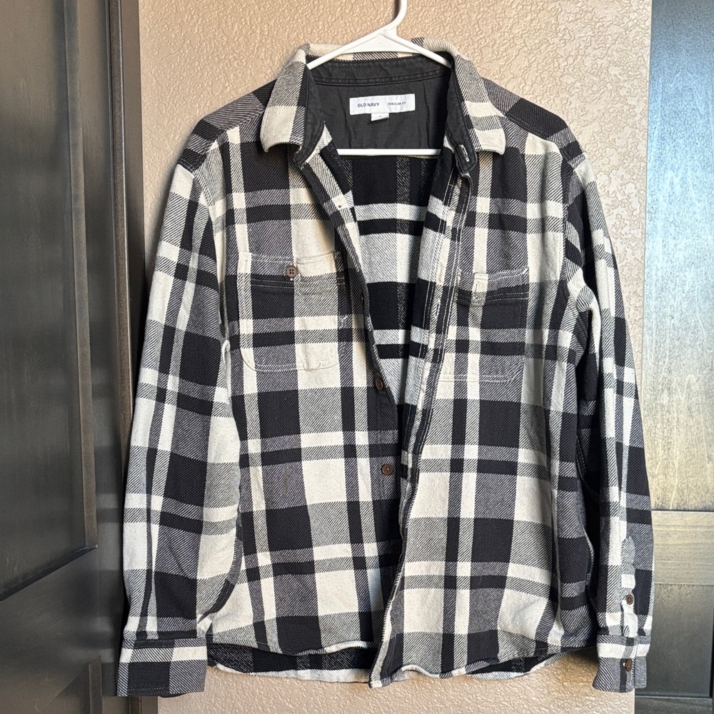 Old Navy Black & White Plaid Button-Up Shirt